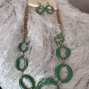 Necklace and earring set!